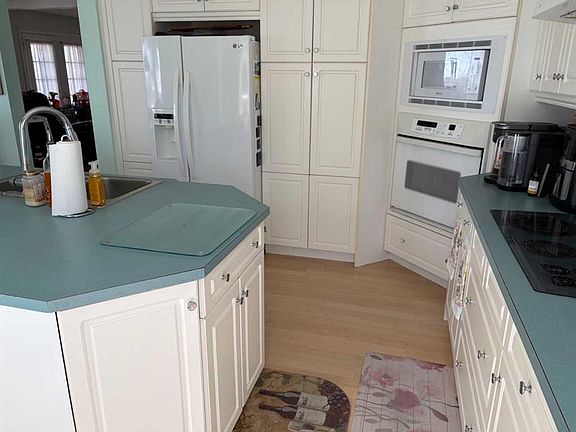3rd image of 1065 E Chestermere Dr