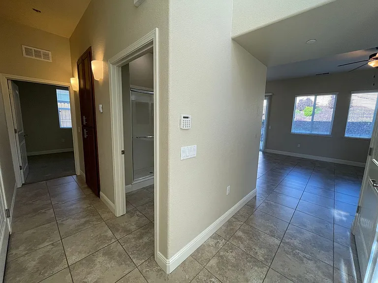 333 Wagon Wheel Dr — Photo 2