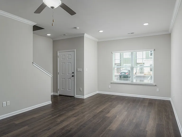 Edgewood Condos — Photo 36