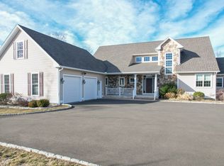 43 Starr Ln, Bethel, CT 06801