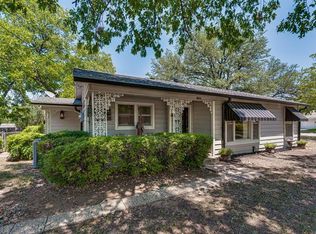 1302 Grand Ave, Cleburne, TX 76033