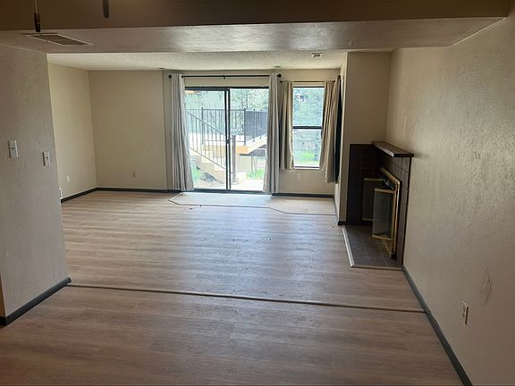 5th image of 119 Greenwood Dr Unit 2