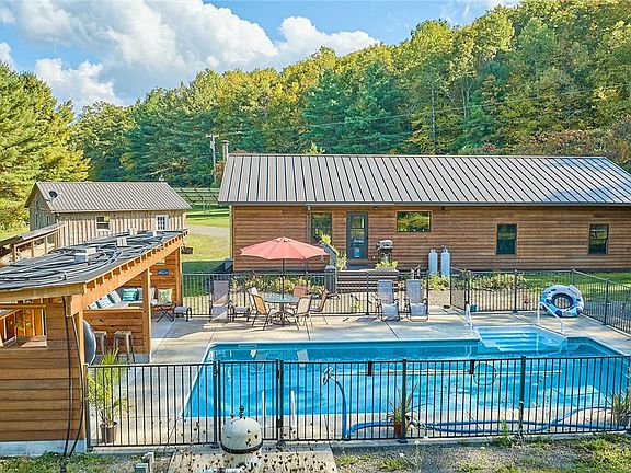 5th image of 204 Candor Hill Rd