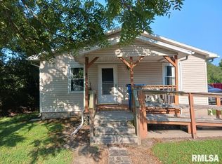 806 S Cockrum St, Sesser, IL 62884