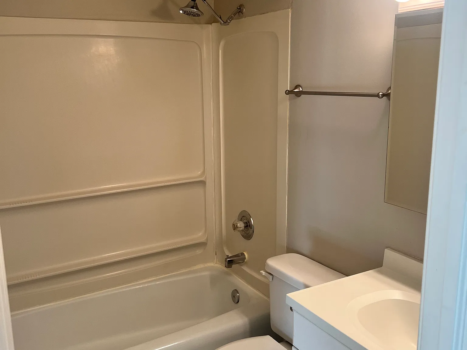 2 bed, $1,850 — Photo 4
