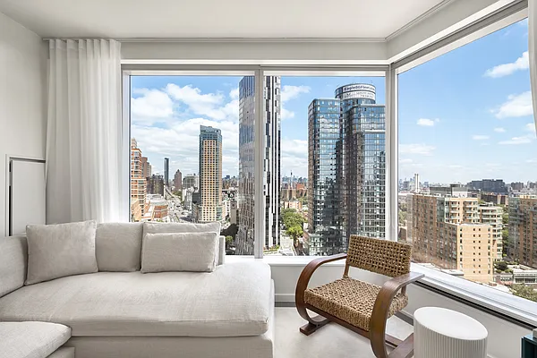 Rented by Extell Marketing Group LLC | media 1