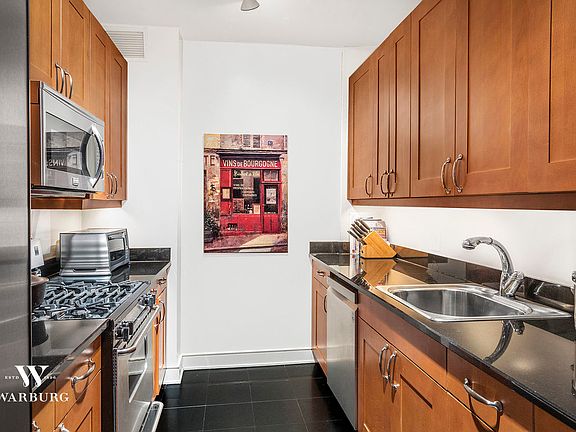 4th image of 99 Jane St APT 5B