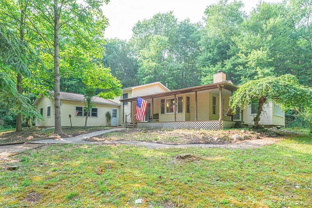 3 bed, 2.0 bath, 2783 sqft, $2,500 — Photo 1