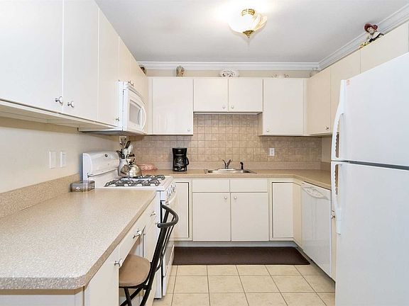 4th image of 841 Madeira Blvd