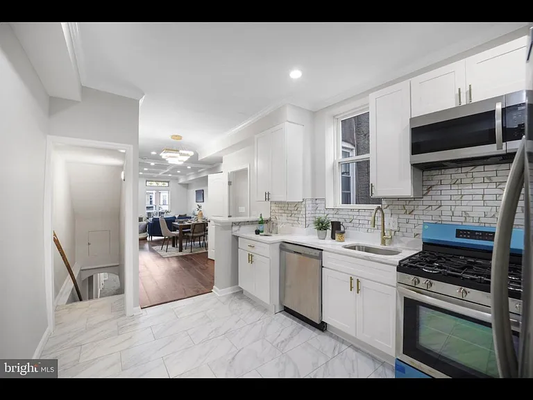 2402 Presbury St — Photo 10