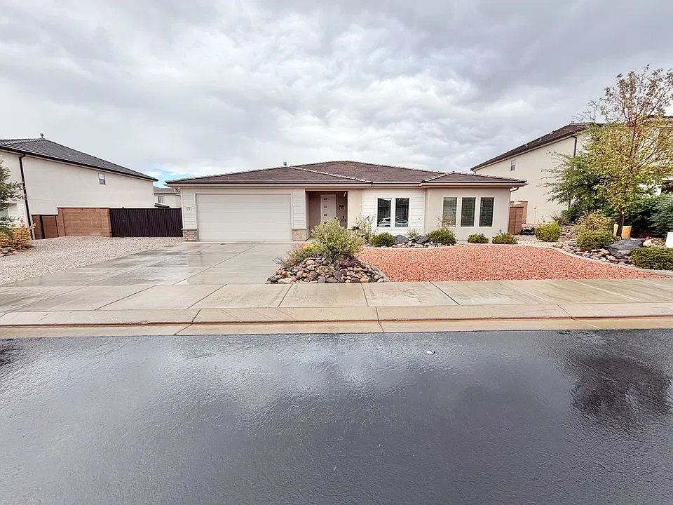 1711 E Yant Flat Dr