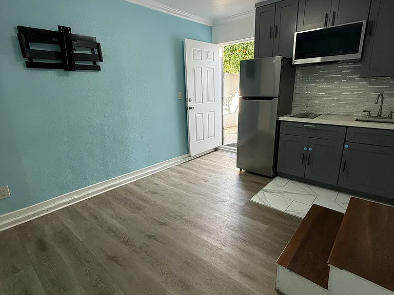 2036 E Knopf St #2 — Photo 2
