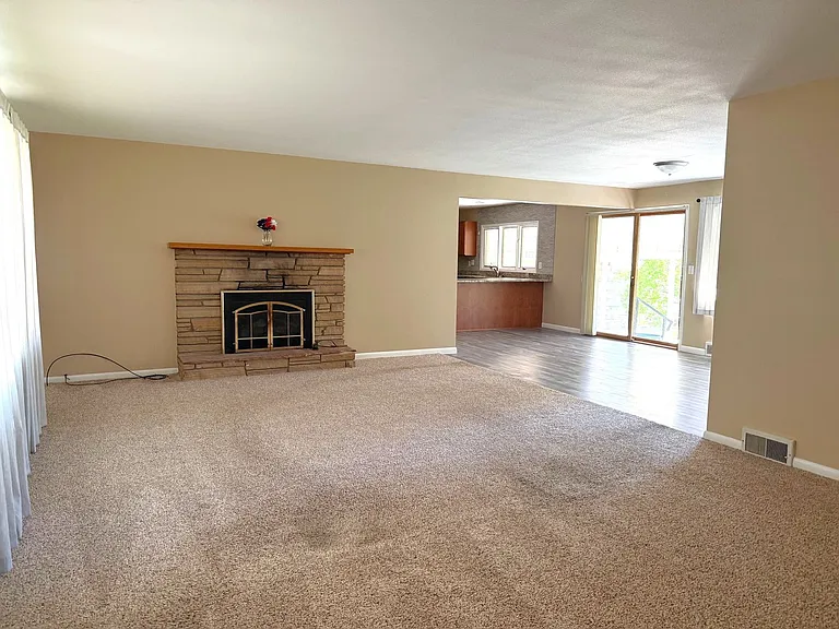 3249 Monte Vista Dr — Photo 2