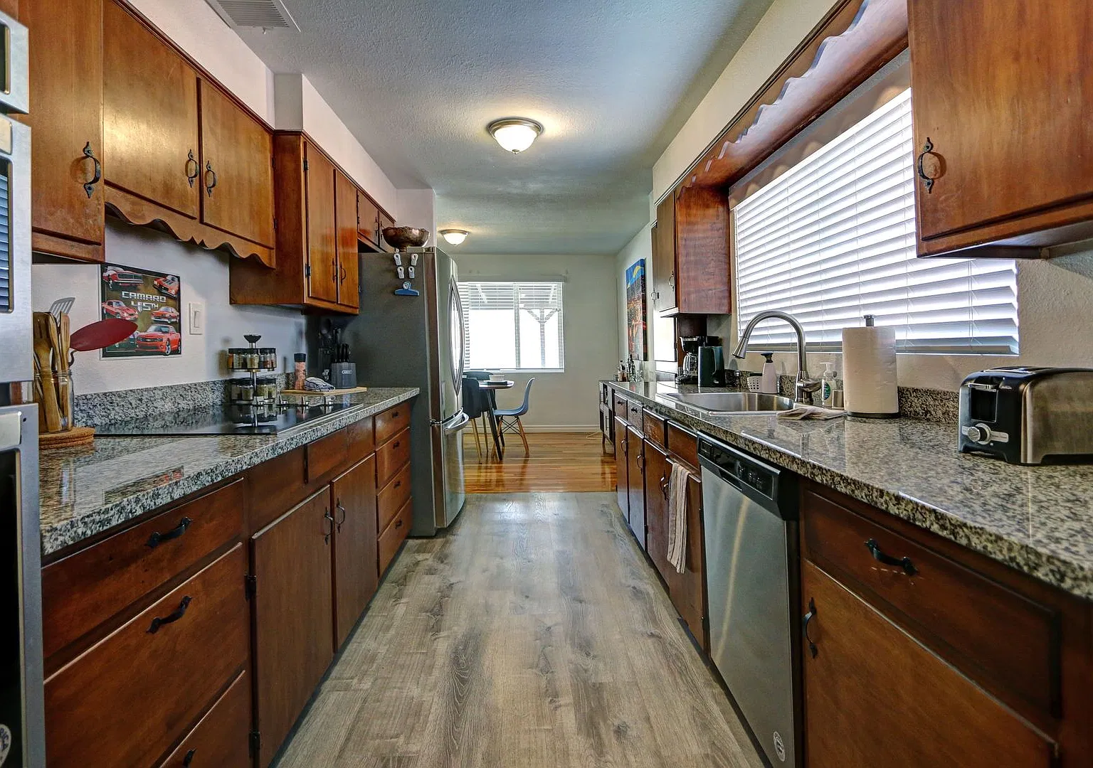 Furnished, Mid-Century Modern beauty located down town! — Photo 4