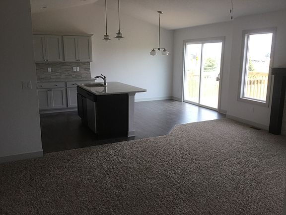 5th image of 200 Aspen Dr NE