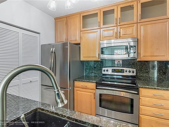 3rd image of 3020 NE 32nd Ave APT 711