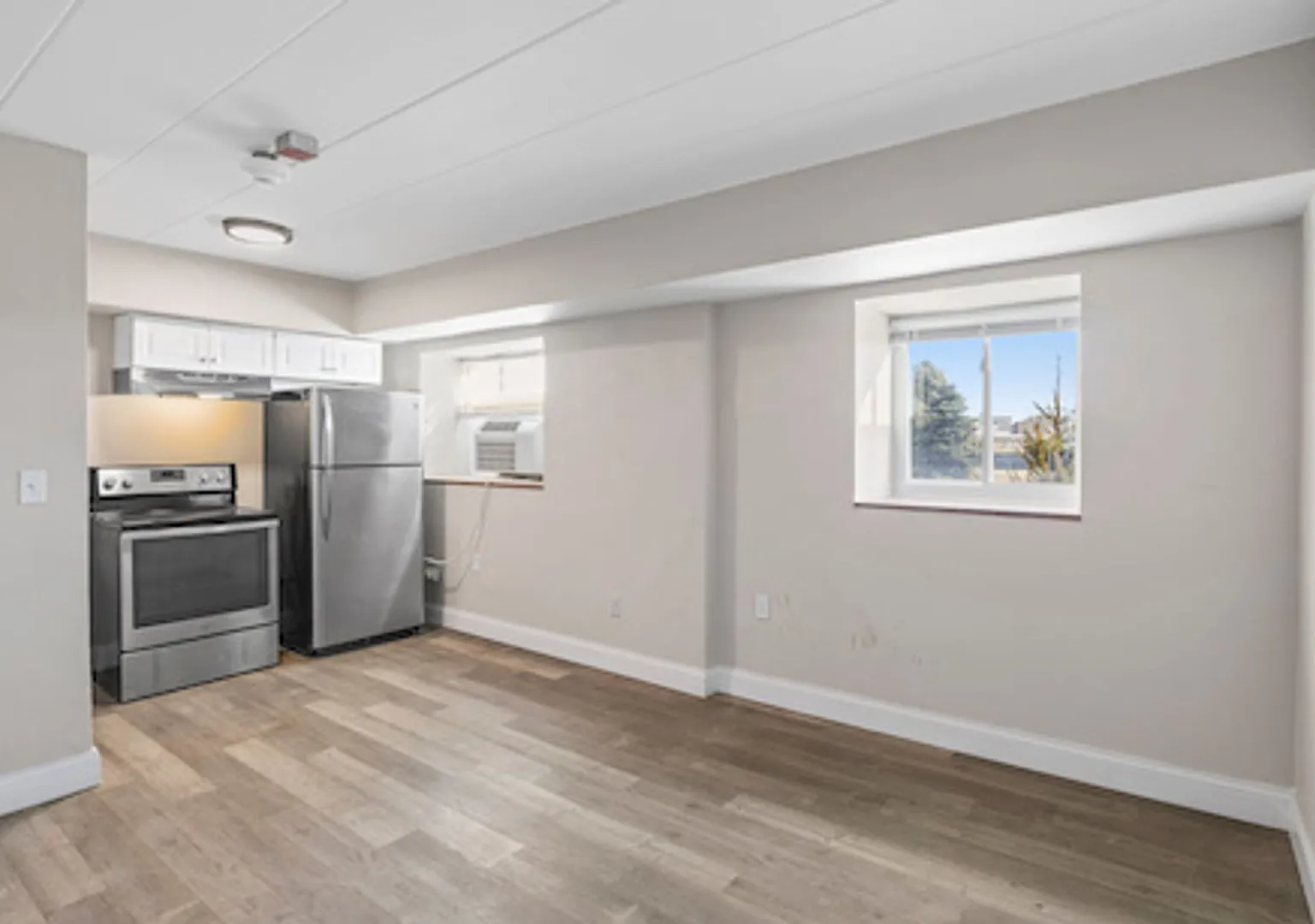 Riverview Apartments — Photo 2