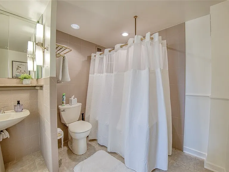 320 Fort Duquesne Blvd #26N — Photo 23