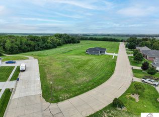 1015 Lakeshore Dr, Crete, NE 68333