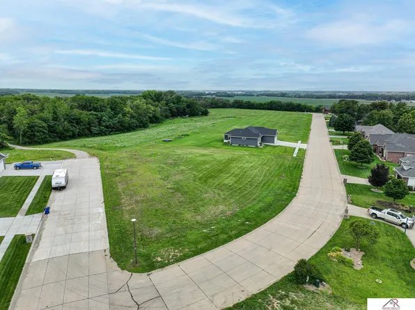 1015 Lakeshore Dr, Crete, NE 68333