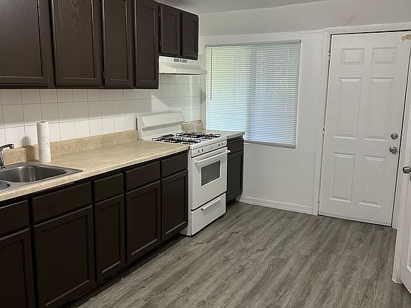 2nd image of 431-33 Calumet Blvd #431-1E