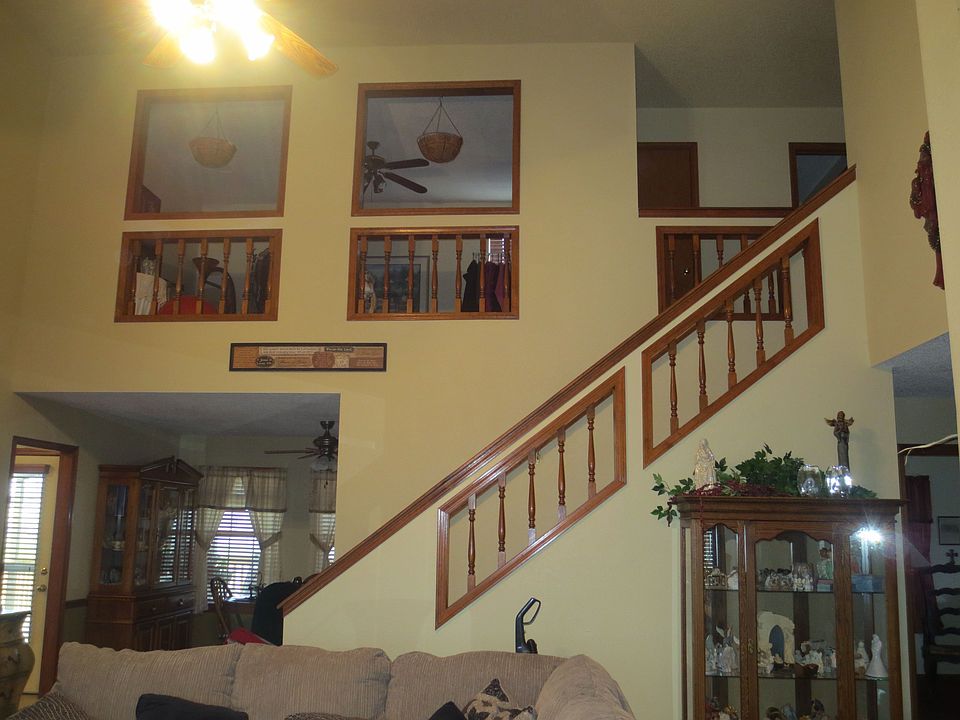 Furnished pics (Newer pics/ house currently furnished)
