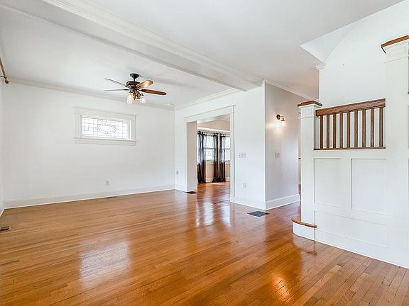 5th image of 2622 Charlotte St