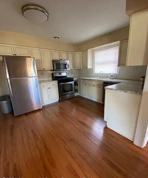9 Howland Ave — Photo 7