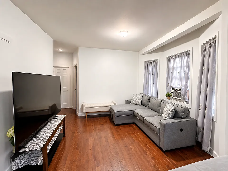 528 Harrison Ave #B