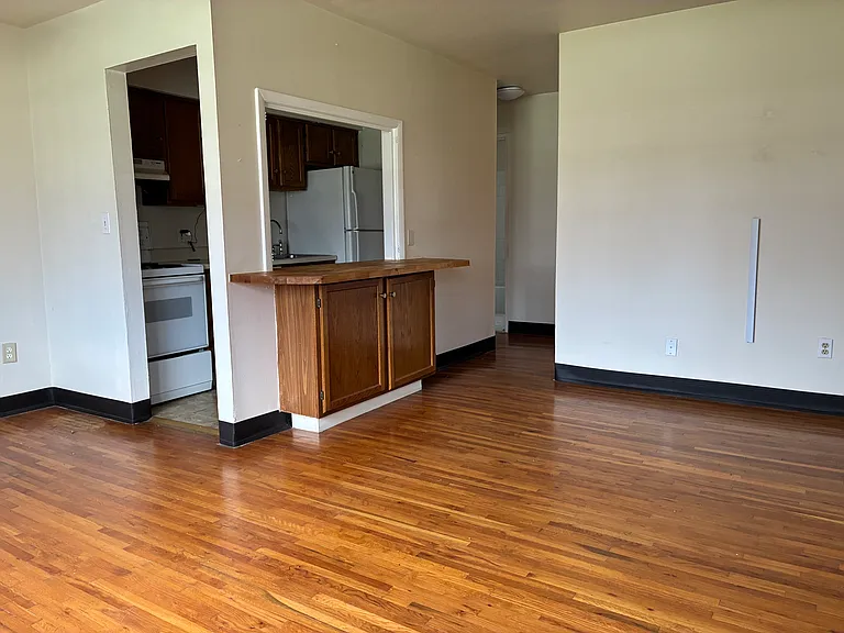 72 Manor Dr — Photo 3