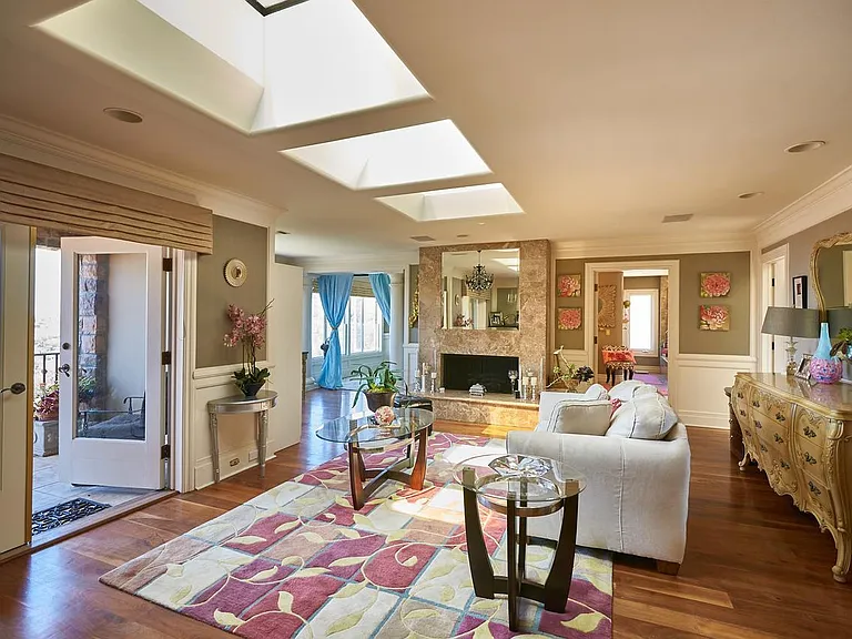 Master suite living room