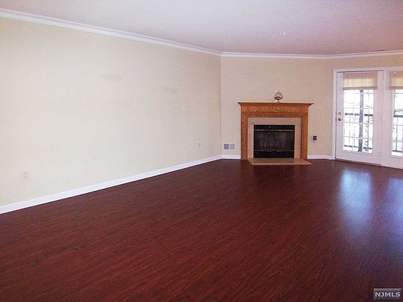 3rd image of 290 Coventry Ct