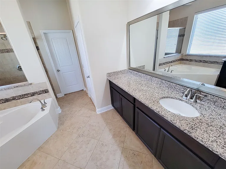 4102 Astoria Manor Ln — Photo 32