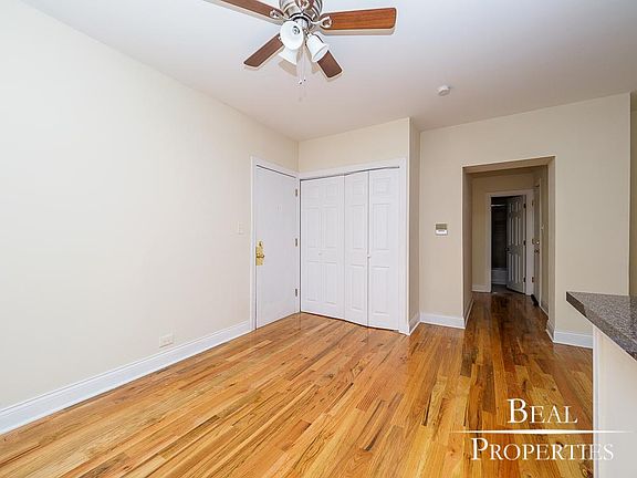 4th image of 821 W Cornelia Ave #A-211