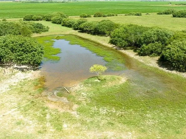 000 Gin Road, Bayside, TX 78340