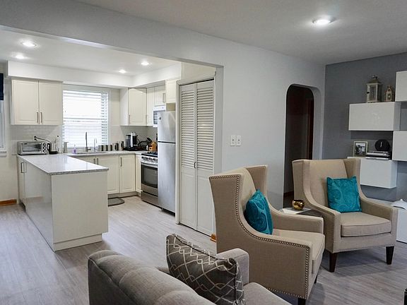 Living Room/Kitchen