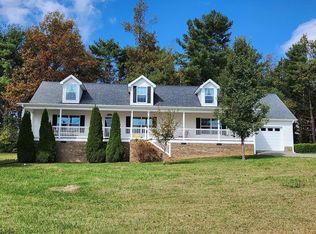 85 Chateau Ln, Fancy Gap, VA 24328