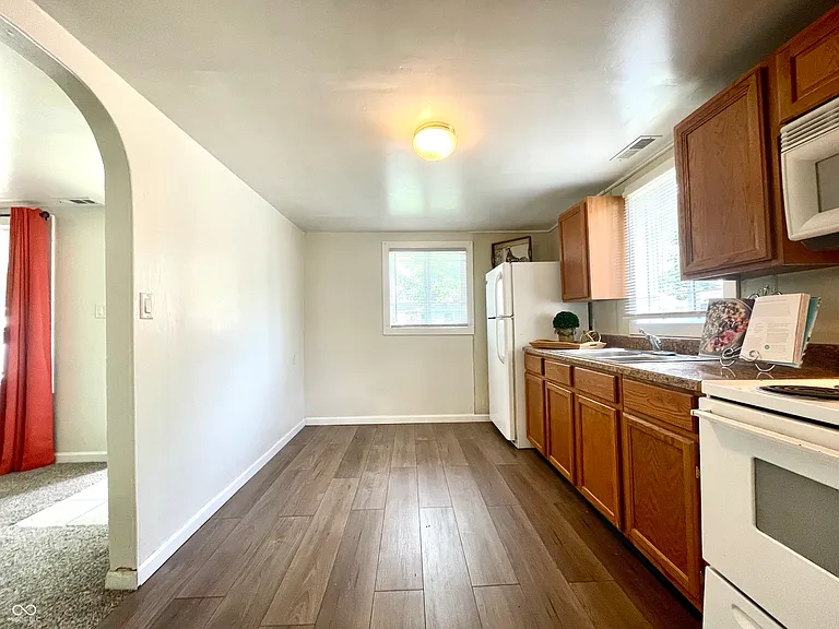 1704 S Lindell Dr — Photo 8