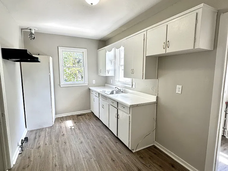 373 Belcher Dr — Photo 8
