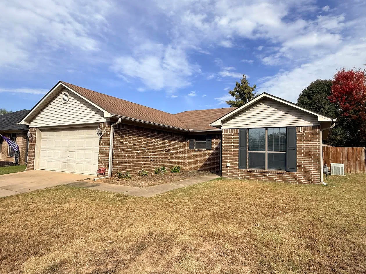 3 bed, 1192 sqft, $1,600 — Photo 2