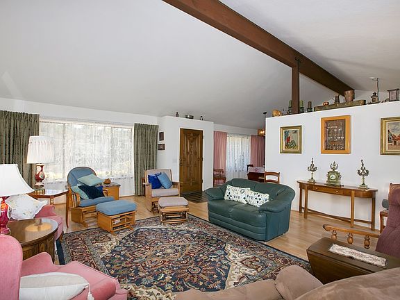4th image of 1108 Evergreen Ln
