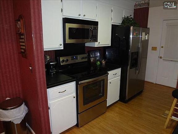 4th image of 332 Avery Place Dr