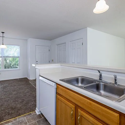 Heritage Park Apartments — Photo 21