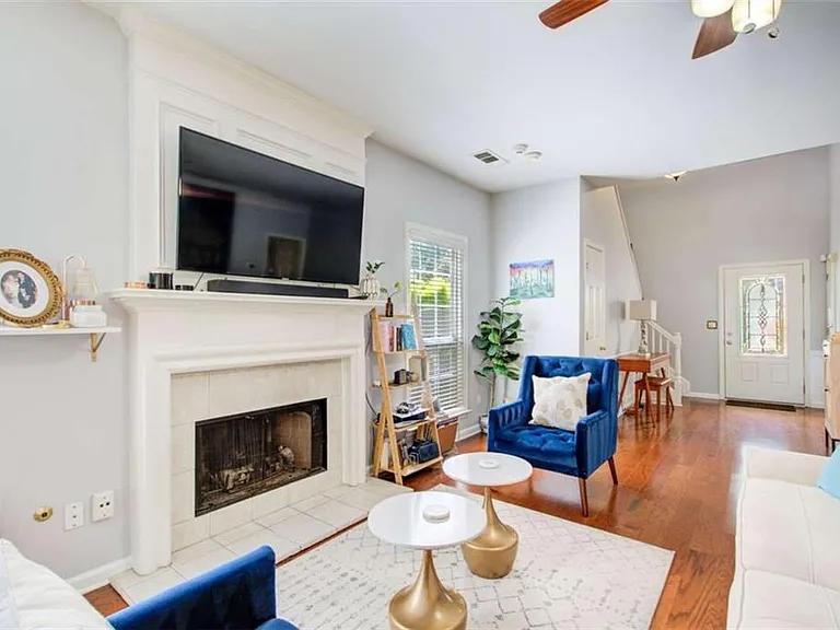 513 Stepney Ct SE — Photo 3