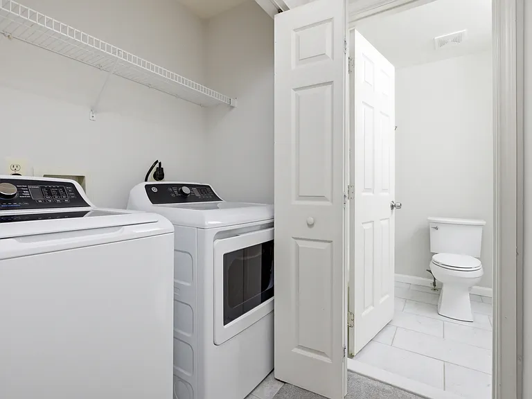 In-Unit Washer/Dryer Closet