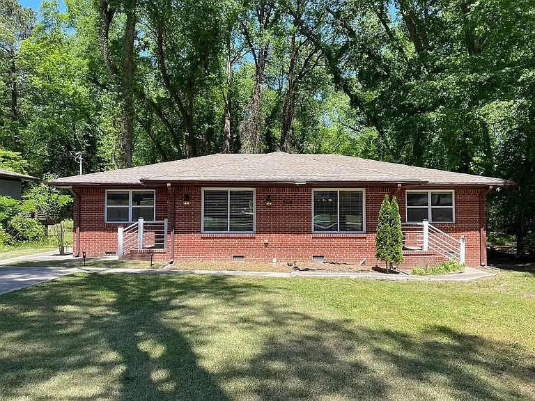 869 Jefferson Ave — Photo 1