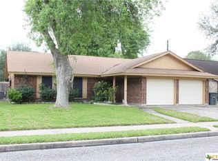 303 Richmond Dr, Victoria, TX 77904
