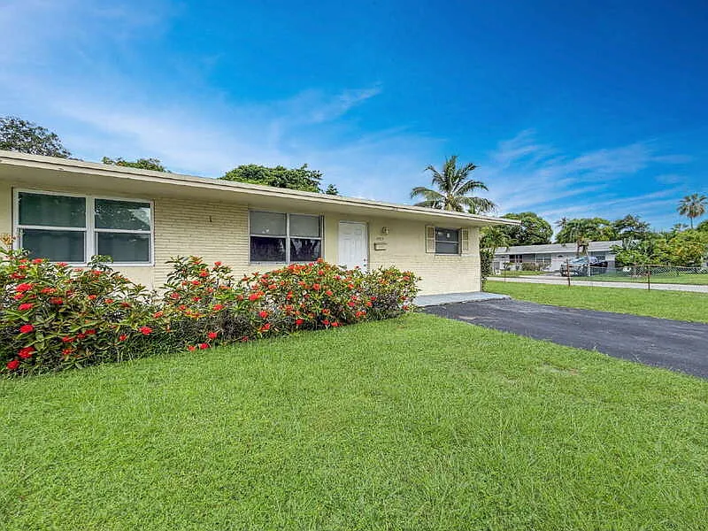 1725 NW 54th Ter