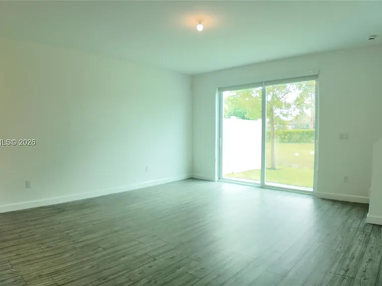 4612 Hollister Ave — Photo 5