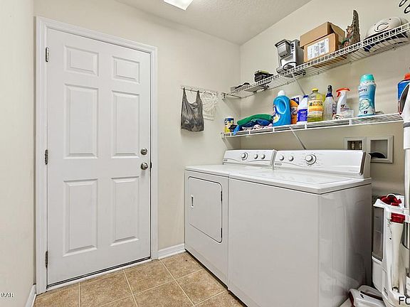 5th image of 10 Lamoyne Ln